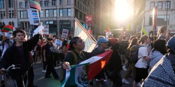 Chicagoans change routines as immigration crackdown looms. Some carry passports … – ABC News